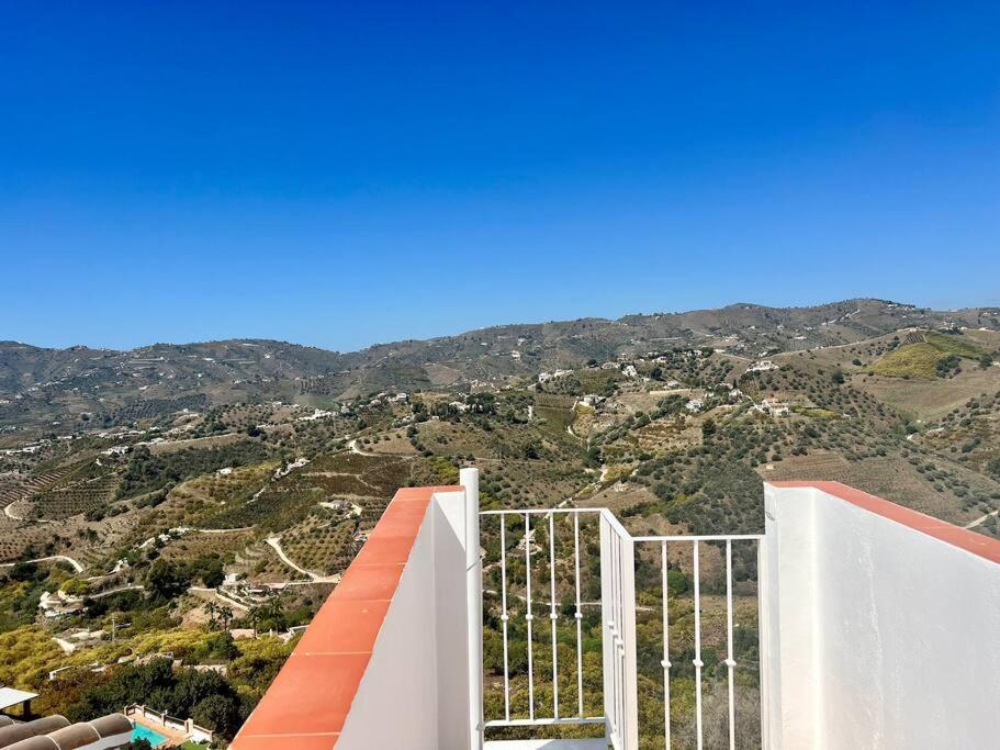 Atico Con Increibles Vistas A Las Montanas Y Mar 프리질리아나 외부 사진