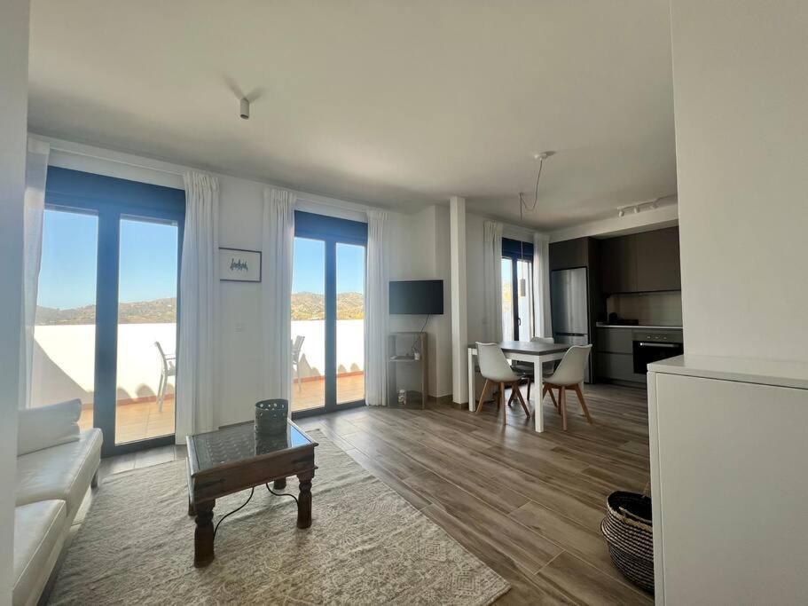 Atico Con Increibles Vistas A Las Montanas Y Mar 프리질리아나 외부 사진