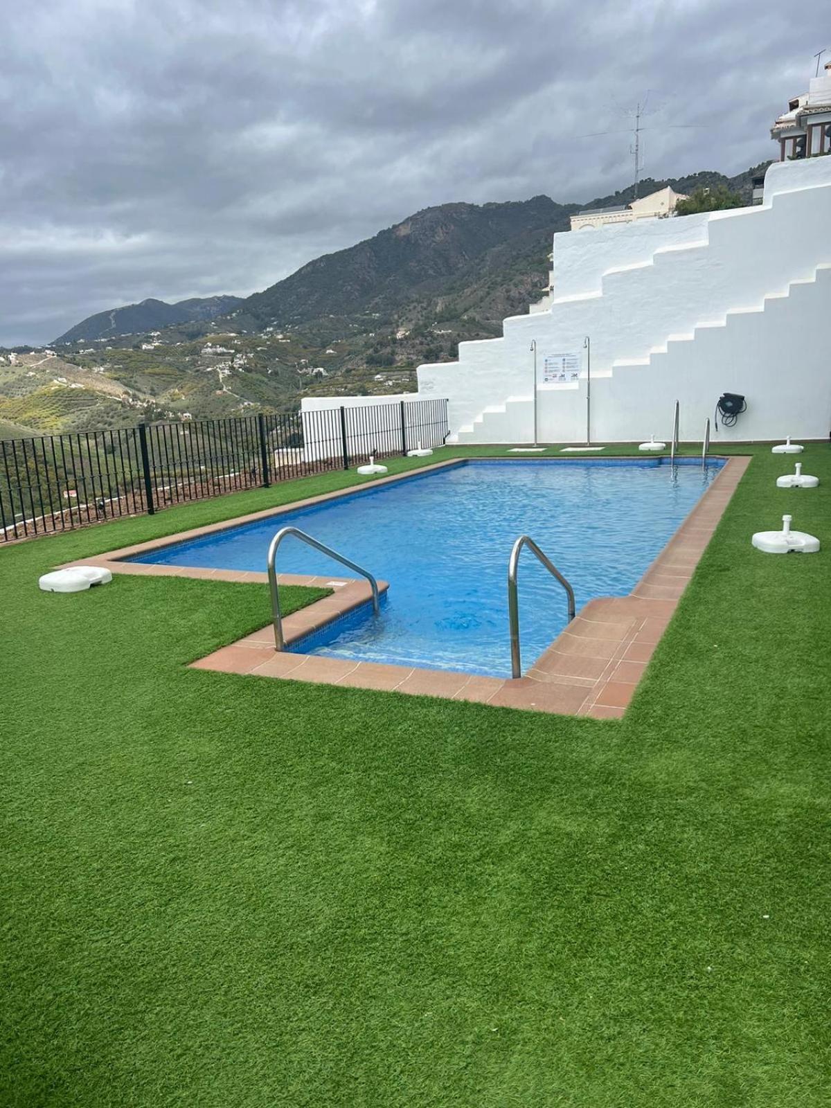 Atico Con Increibles Vistas A Las Montanas Y Mar 프리질리아나 외부 사진